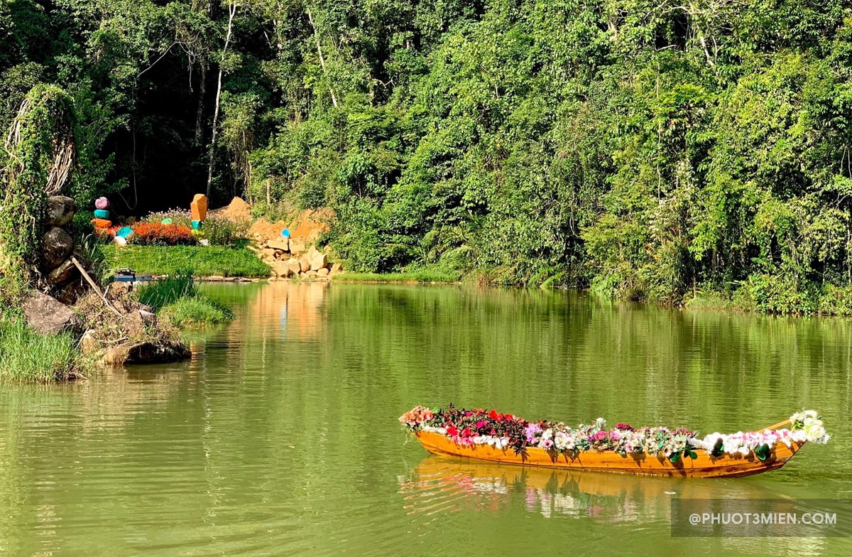 Chèo thuyền Hoa